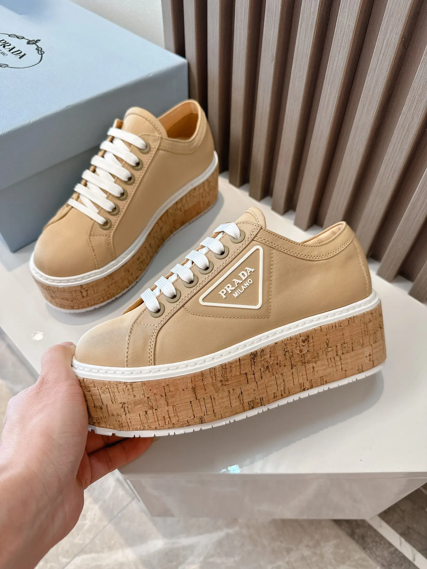 👟👟Ex-factory price 500👟👟 ☑️SNGG ｜Thick-soled high-explosive shoes Super hot Prada Prada 2024 latest spring and summer sawtooth Roman ultra-light thick-soled shoes! Retro, fashionable and avant-garde gear teeth make the whole pair of shoes light, comfortable and brightly colored to satisfy a variety of choices for fashionable people of different styles! The iconic molded injection triangle logo is matched with the shape of the upper foot 🦶🏻It’s super nice, every element is fashionable! - MATERIAL Material - ⇢ Upper: imported silk nylon twill ⇢ Lining: sheepskin lining ⇢ Outsole: TPU wood grain rubber combination outsole ⇢size：#35～40